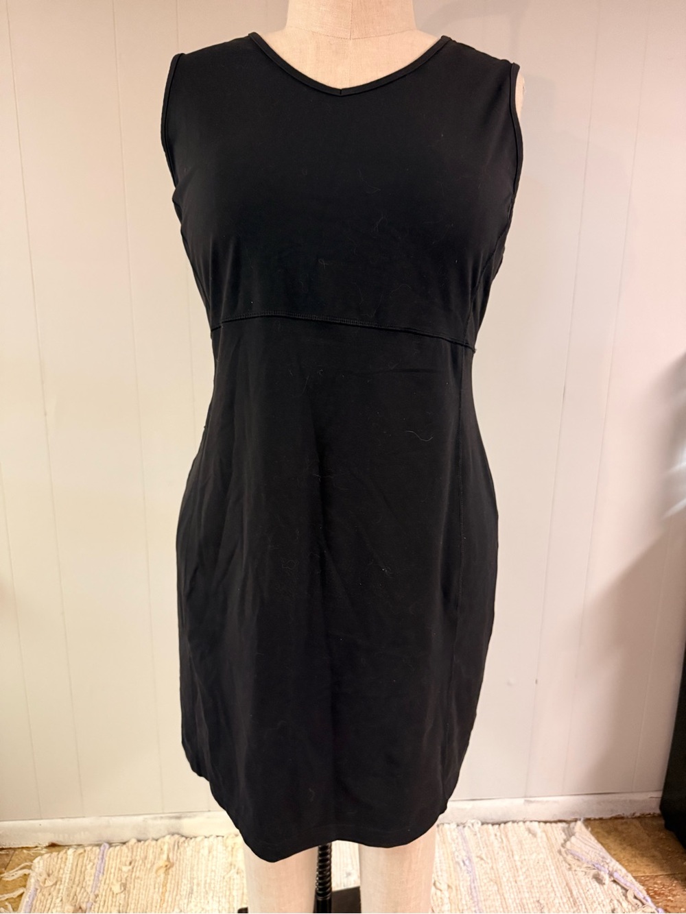 Duluth Trading Co Black Sleeveless V-Neck Mini Dress